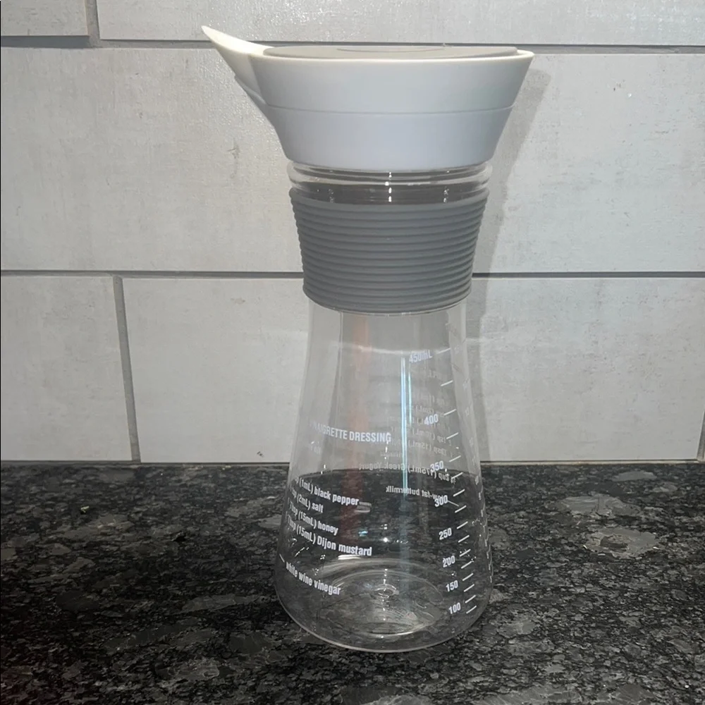 Pampered Chef salad dressing  Carafe with White Lid Recipe included on jar.